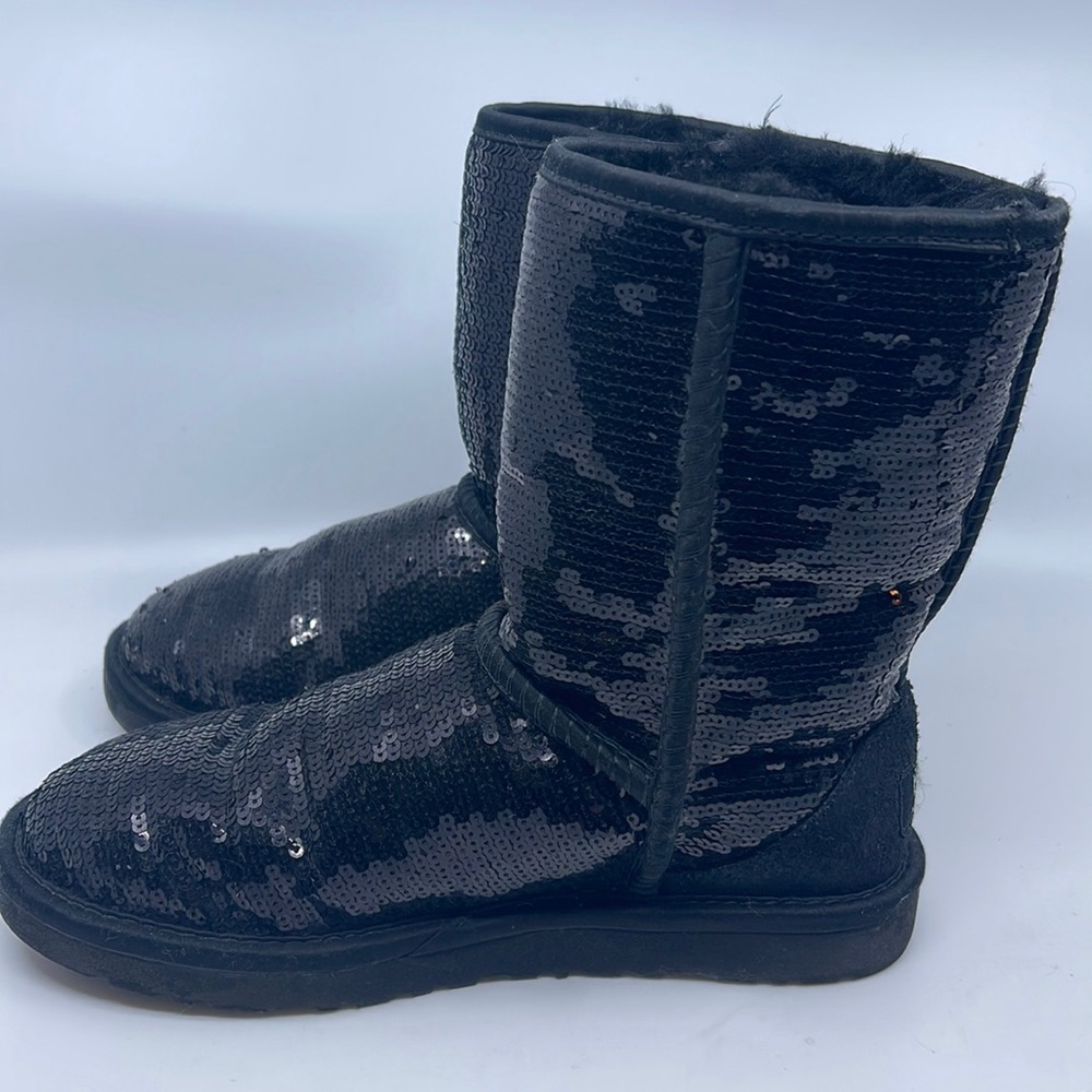 UGG women’s boots 3161 size 6